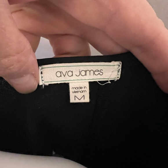 NWOT Women's blouse by Ava James - Picture 3 of 4